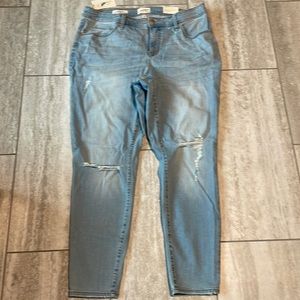 Universal Thread Goods Co. Light Wash Jeans Size 16W